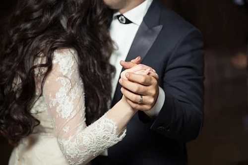 90属马女32岁后会再婚吗，属马女姻缘运如何