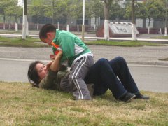 周公解梦梦见和别人打架是什么意思