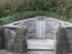 周公解梦梦见坟是什么意思