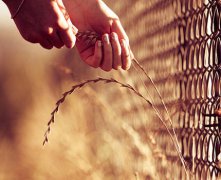 手诊健康：手指甲的横纹竖纹观健康程度