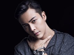 男人额头窄鼻子低面相