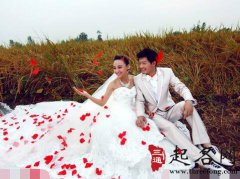 揭秘十二星座最适合的婚纱