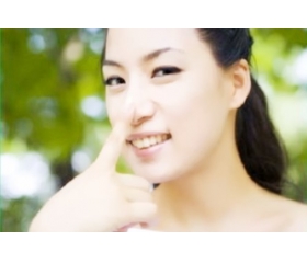 详解鼻子短的女人面相与财运