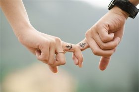 属鸡男2021年几月桃花运最旺，属鸡2021年婚姻感情运如何
