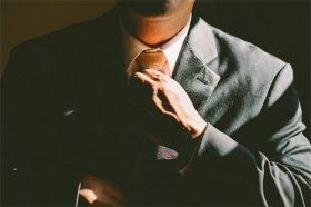 2021年81年属鸡男财运好吗，属鸡男2021年的财运如何