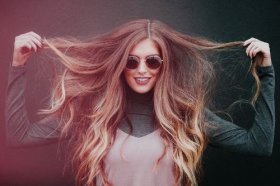 女人阴气重戴金还是戴银好，女人身上戴什么好